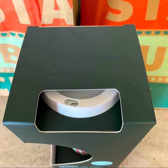 ✨Starbucks Reusable Color Change CandyCane Cups16 - Picture 5 of 6